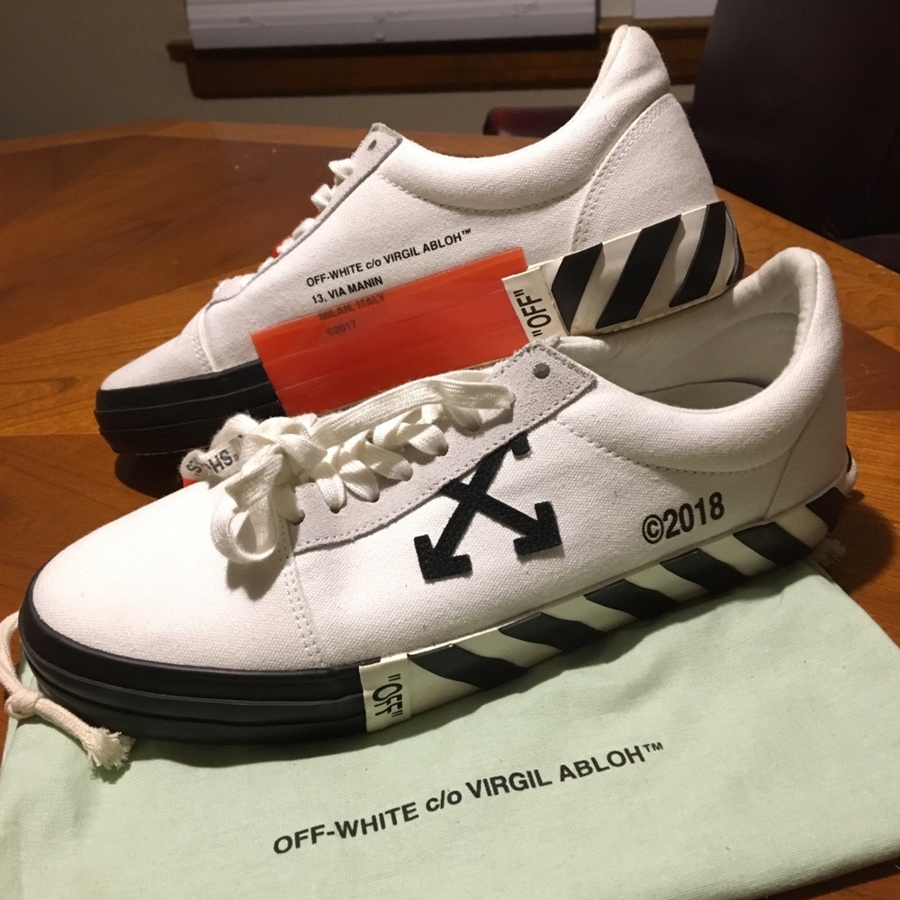 Off-White Low Top Sneaker
